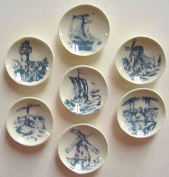 Dollhouse Miniature Blue Holland Plate 7Pcs.